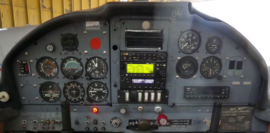 F-BLIN — poste de pilotage